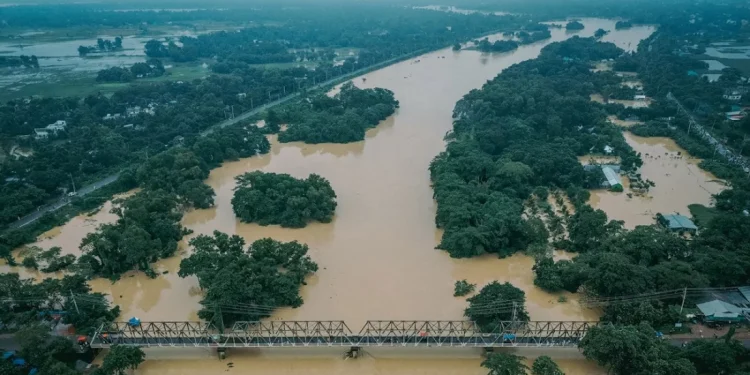বন্যায় এখন পর্যন্ত ১৫ জনের মৃত্যু, ক্ষতিগ্রস্ত প্রায় অর্ধকোটি মানুষ