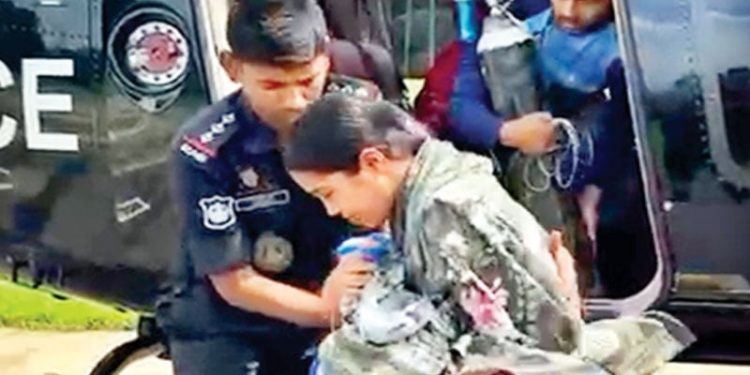 নবজাতক কোলে মায়ের বিহ্বল চোখে অশ্রু