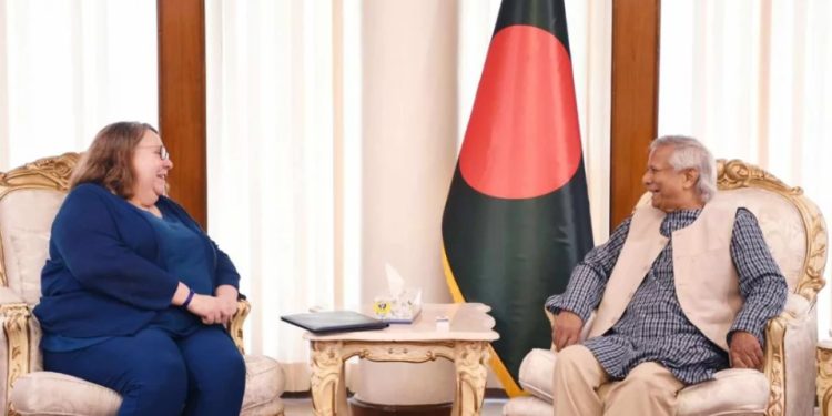 প্রধান উপদেষ্টার সঙ্গে মার্কিন দূতাবাসের শার্জে দ্য’ফেয়ারের সাক্ষাৎ