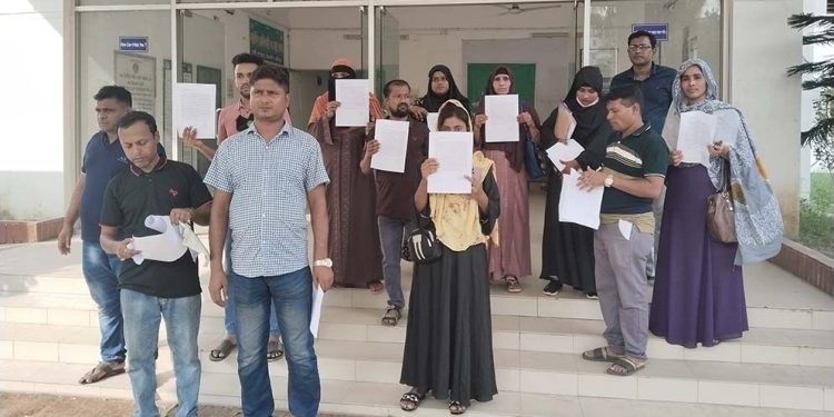টঙ্গীতে জালভিসা দিয়ে প্রতারণার অভিযোগে তিনজন আটক