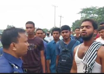 সাংবাদিকের ফোন কেড়ে নেন এসপি ও এএসপি- নাটোরে পুলিশ কনস্টেবল নিয়োগে অনিয়মের অভিযোগ