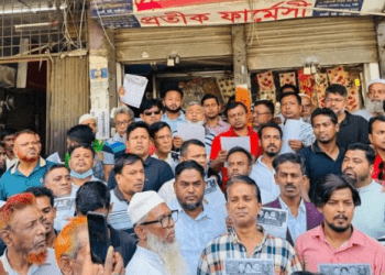 রাষ্ট্র মেরামতের ৩১ দফা নিয়ে টঙ্গীতে বিএনপির লিফলেট বিতরণ