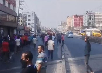 গাজীপুরে কারখানা অনির্দিষ্টকাল বন্ধের প্রতিবাদে মহাসড়ক অবরোধ