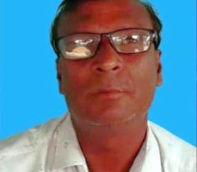 নাটোরের বাগাতিপাড়ায় ৫২ বছর বয়সে এসএসসি পরীক্ষা দিচ্ছেন ইউপি সদস্য দুলু