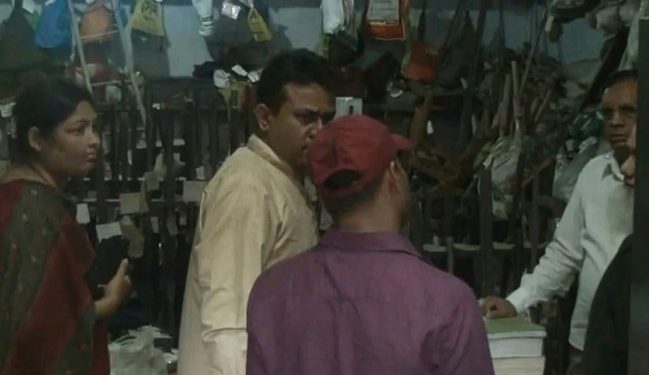 নাটোরে আদালতের মালখানা থেকে চুরি হওয়া স্বর্ণালংকার ও টাকা উদ্ধার