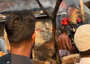 টঙ্গীতে  দুটি বাসা ও একটি জুতার গোডাউনে  আগুন